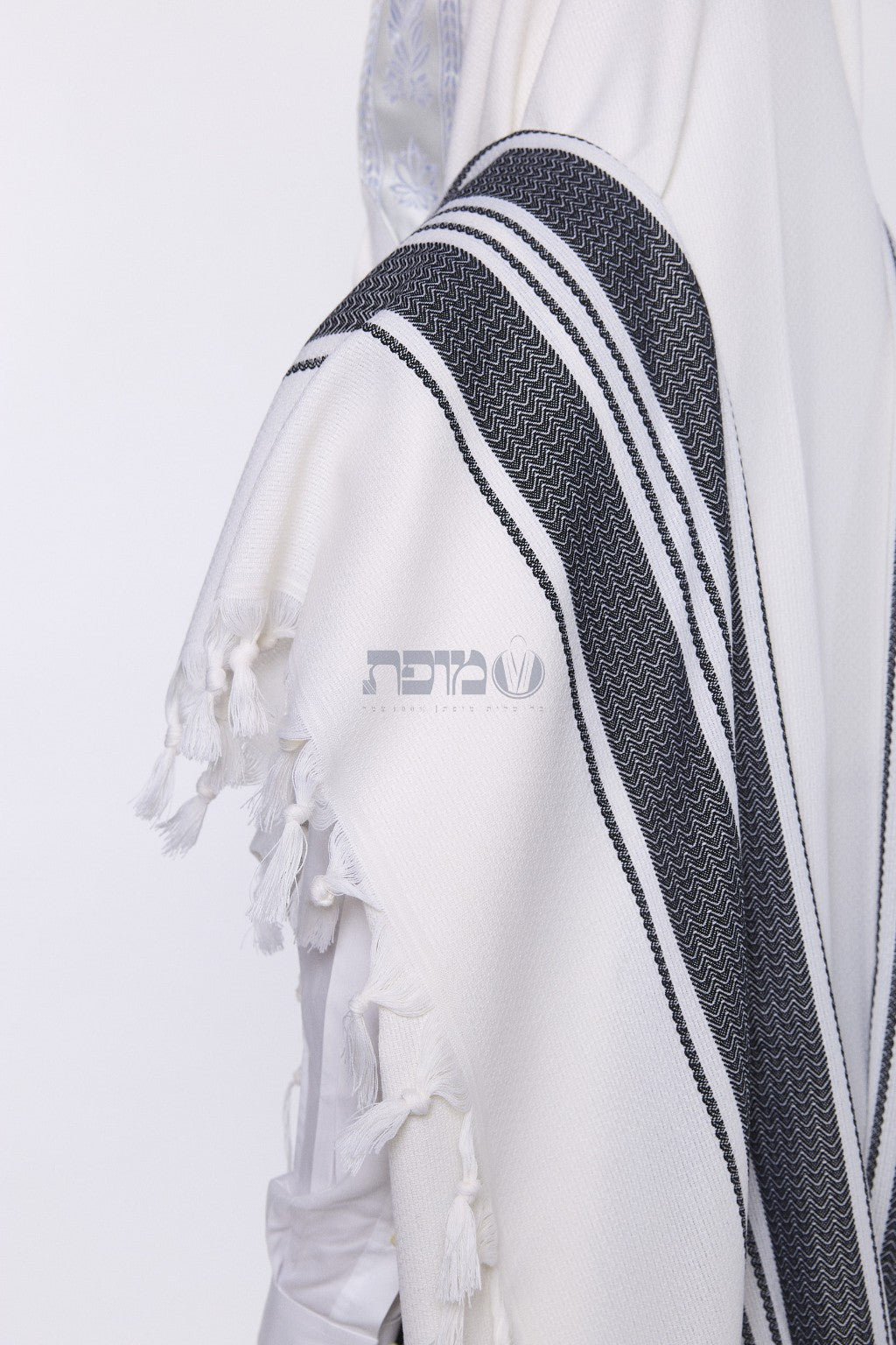 Hallelujah Black machine made tallit