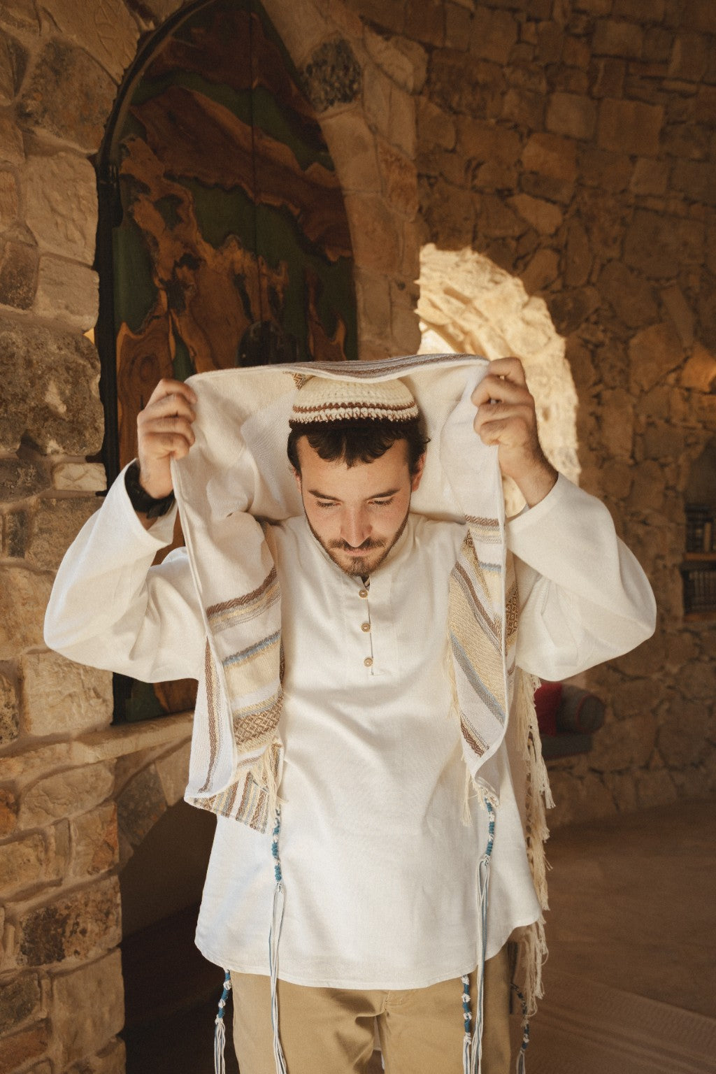 Hod Brown fully handwoven tallit – craftsmanship and woven details, view 4