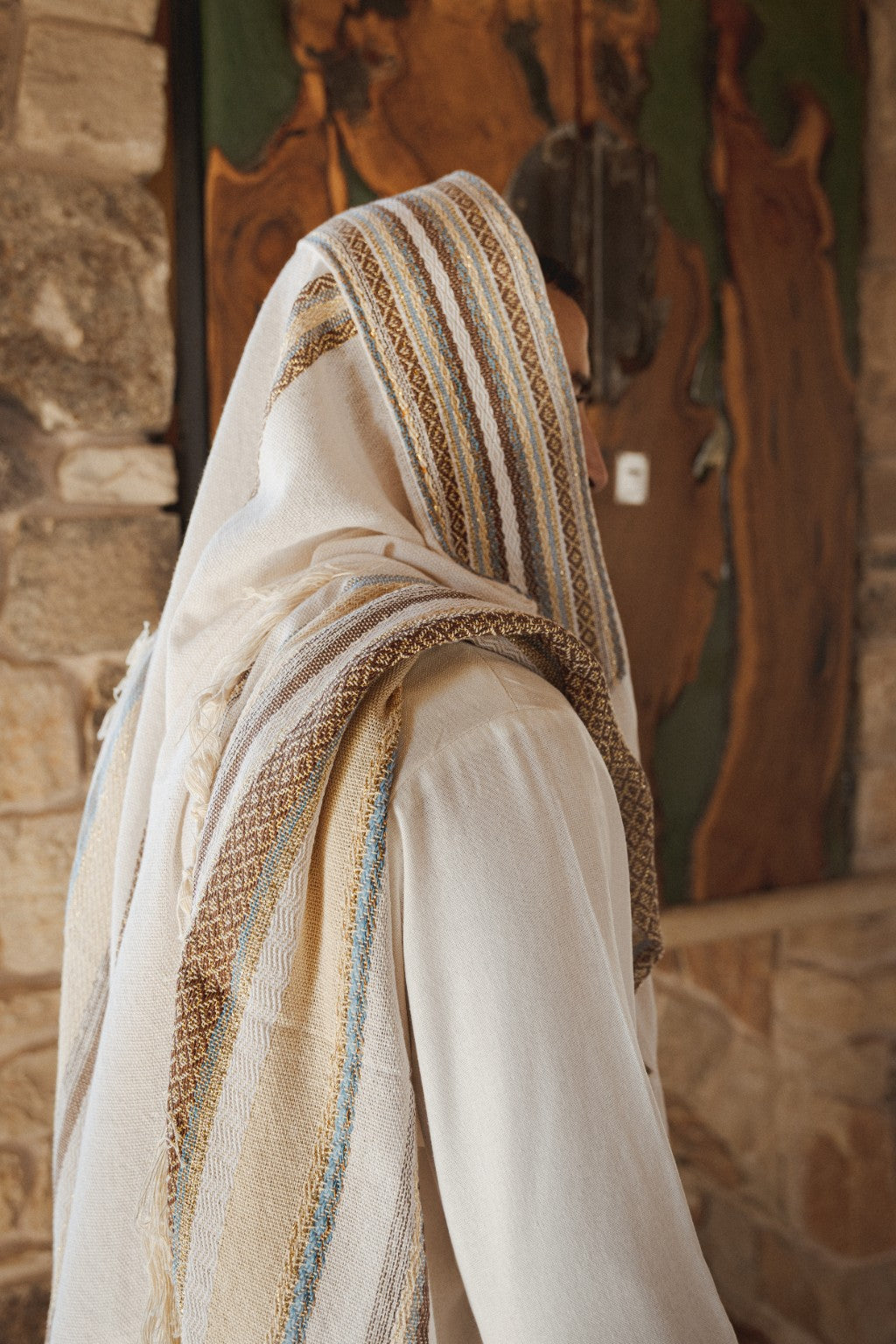 Hod Brown fully handwoven tallit – craftsmanship and woven details, view 6