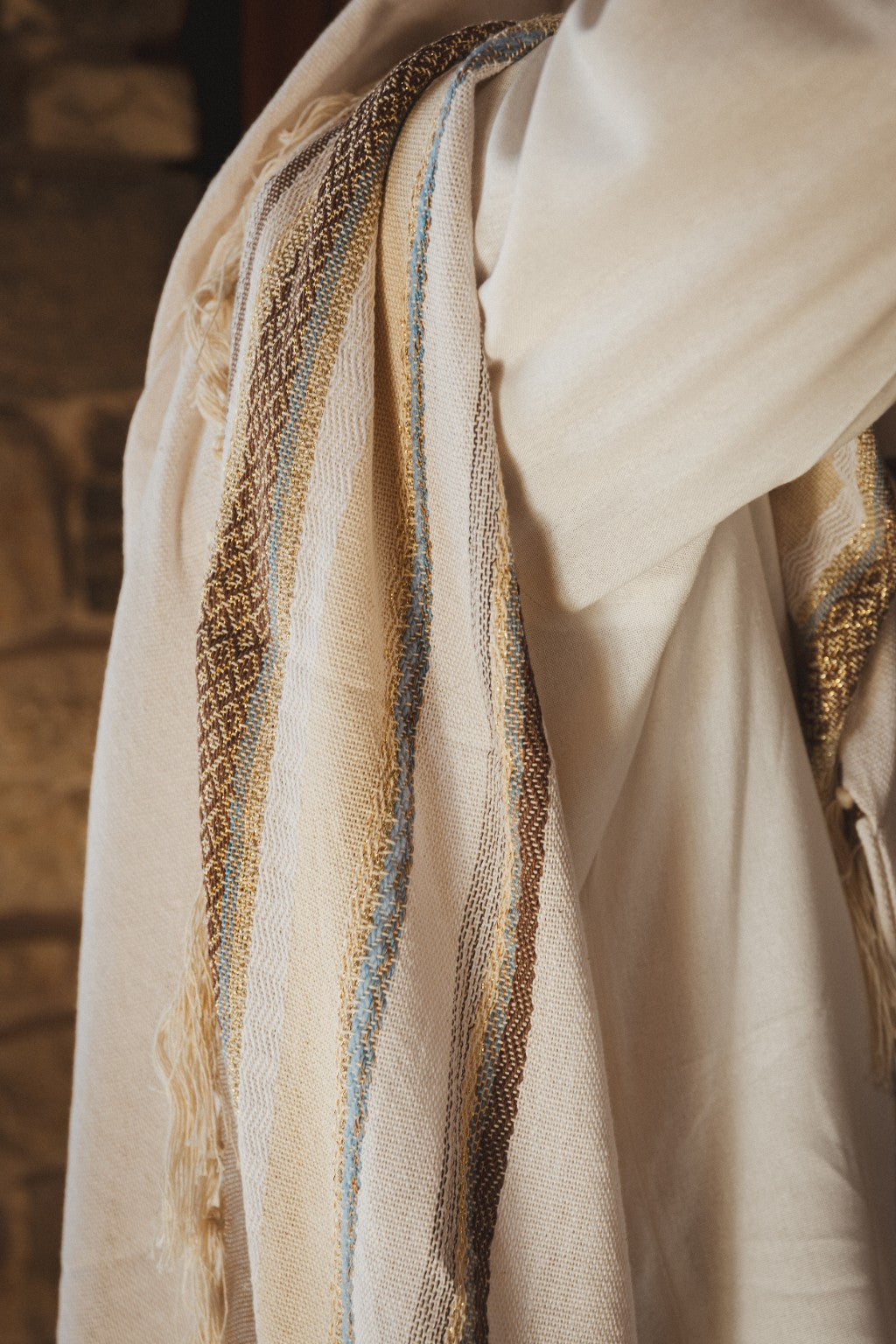 Hod Brown fully handwoven tallit – craftsmanship and woven details, view 7