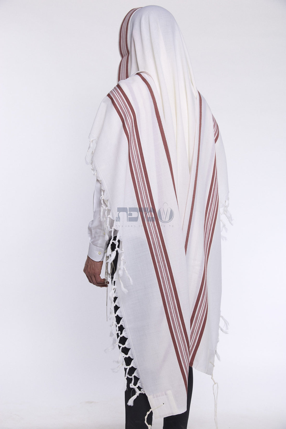Lamenatzeach burgundy tallit view 4