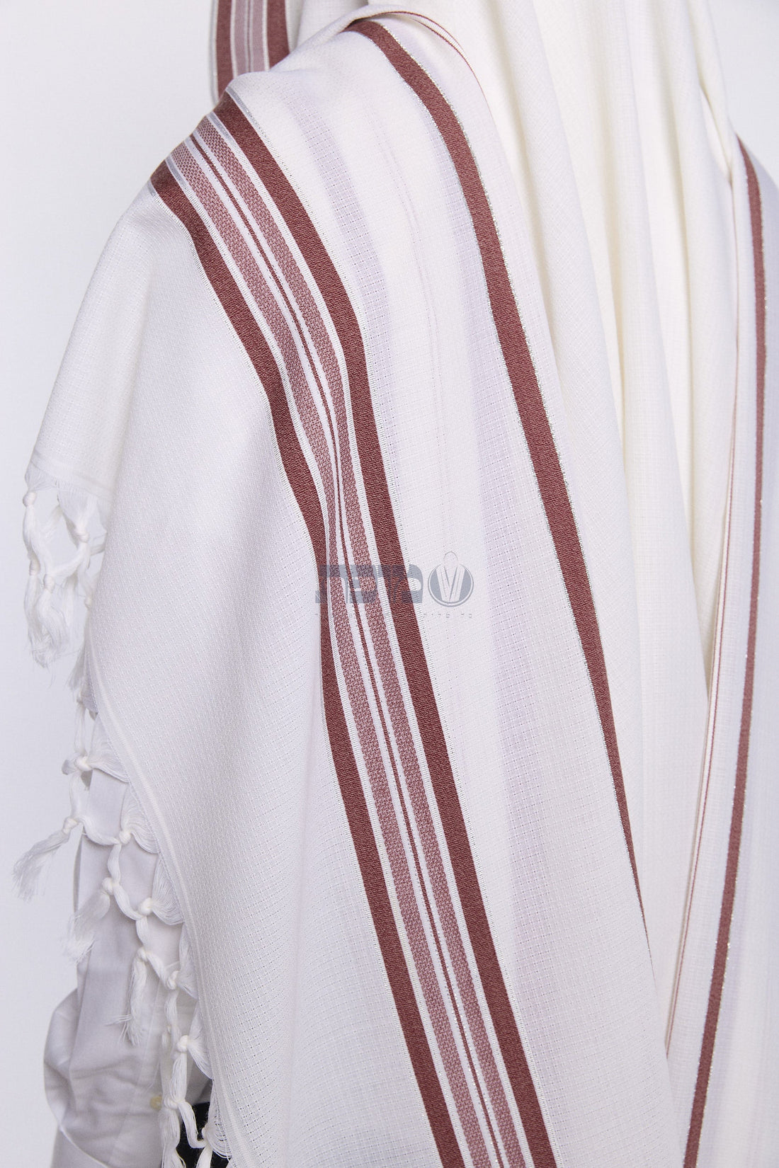 Lamenatzeach burgundy tallit view 5