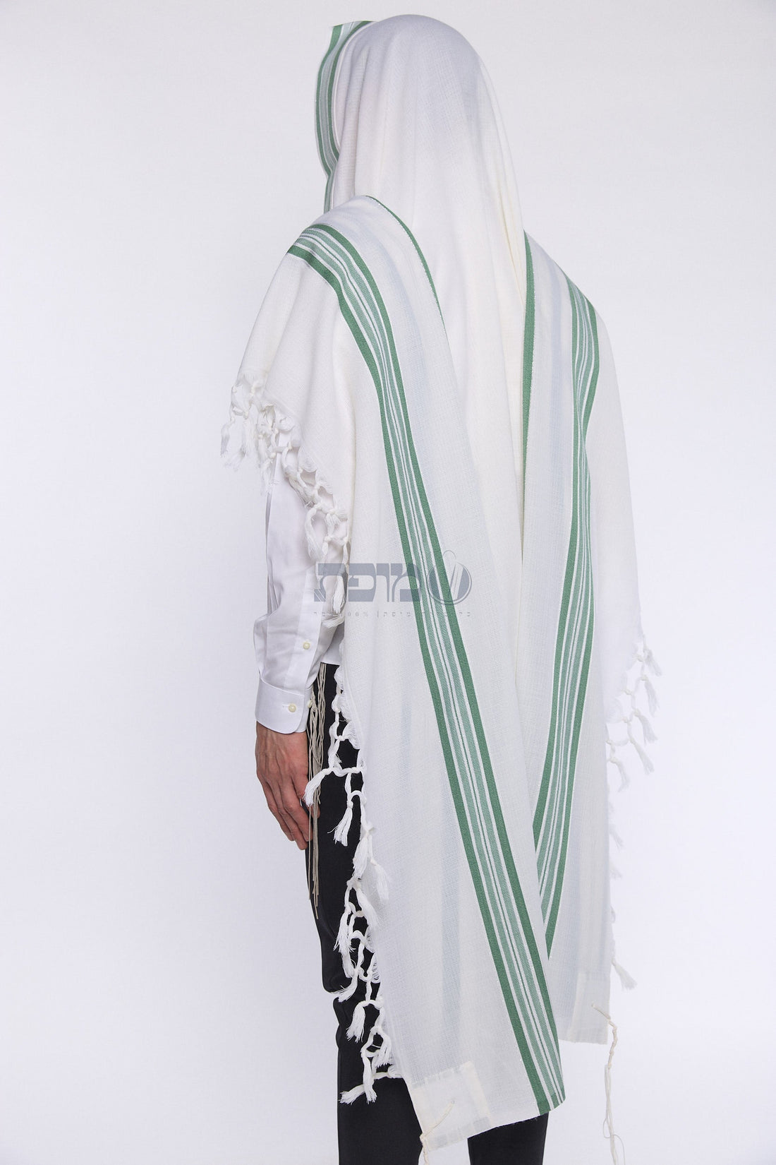 Lamenatzeach green tallit view 4