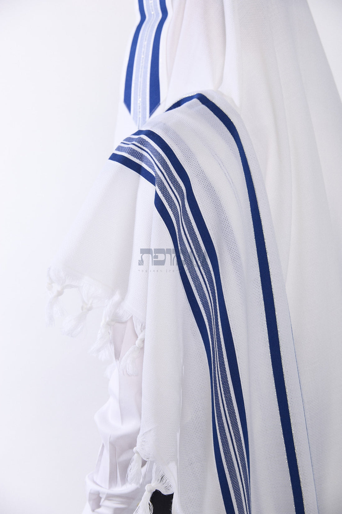 Lamenatzeach royal tallit view 4