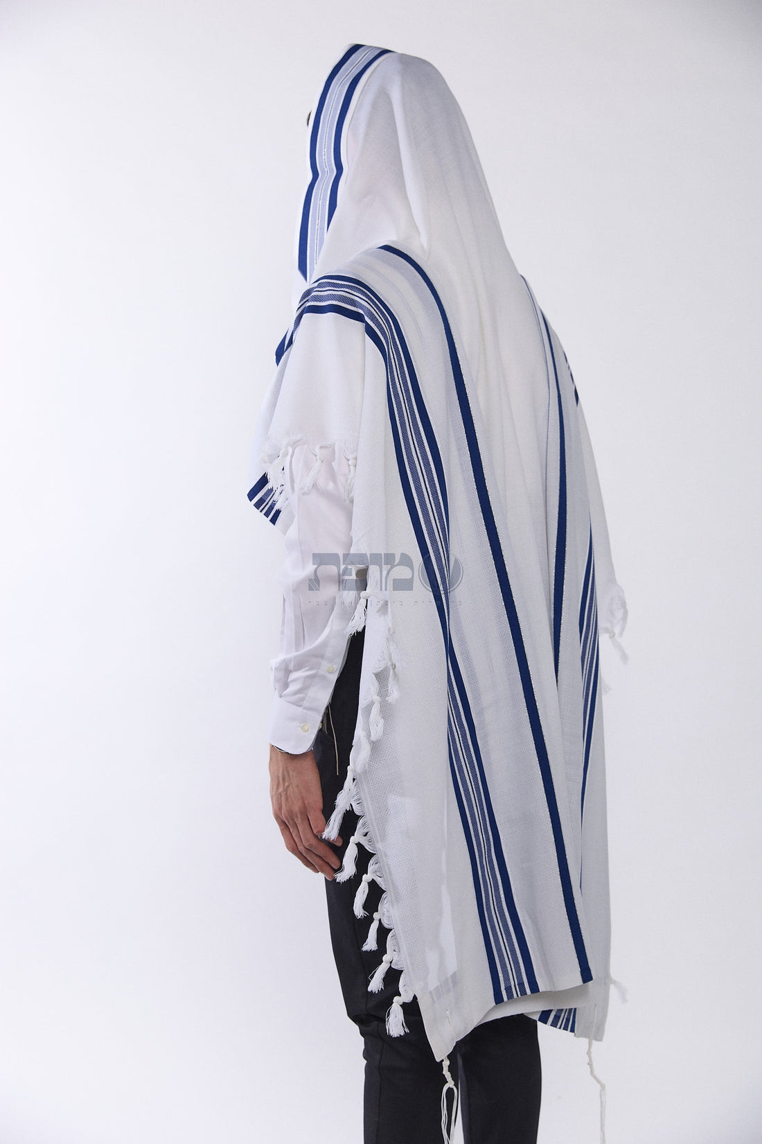 Lamenatzeach royal tallit view 6