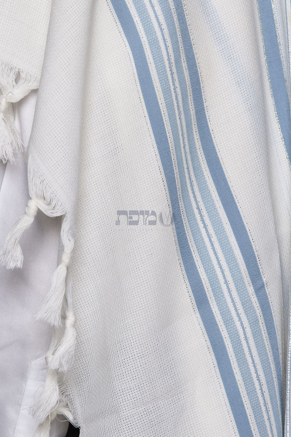 Lamenatzeach sky blue wool tallit – view 1