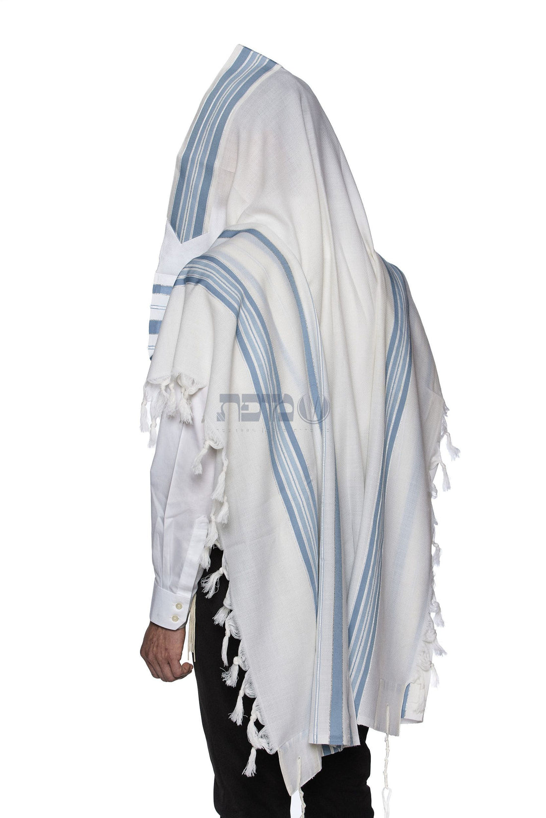 Lamenatzeach sky blue wool tallit – view 2