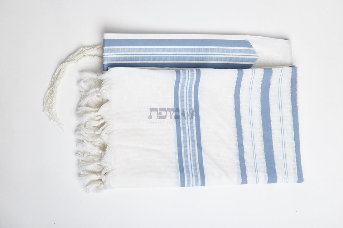 Lamenatzeach sky blue wool tallit – view 4