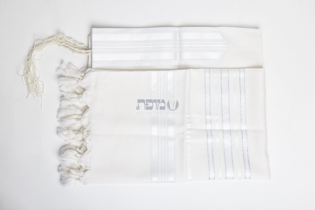 Mofet Lamenatzeach White Silver wool tallit