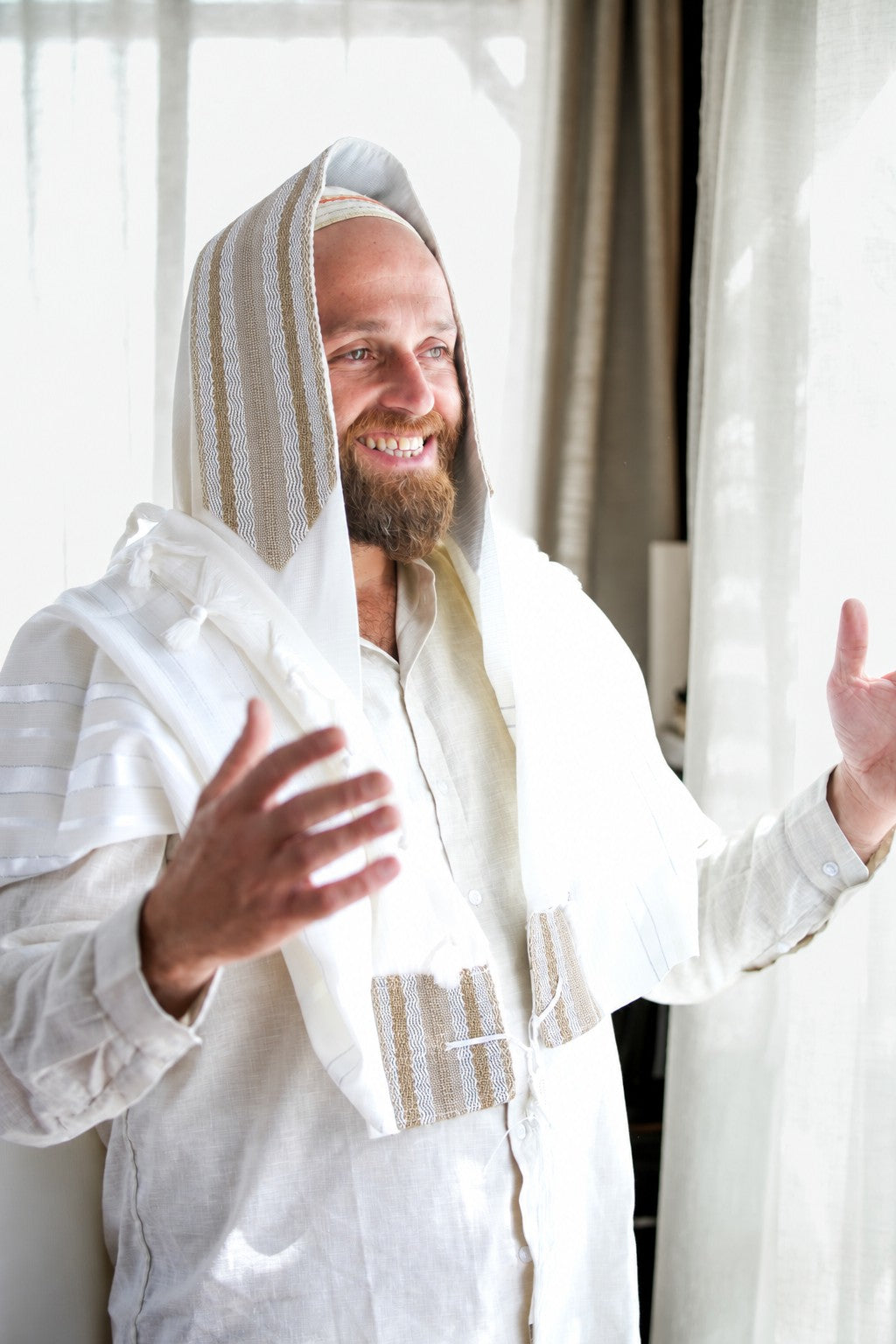 Masoret Classic white wool tallit with an ivory and champagne handwoven atarah.